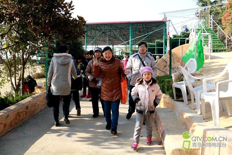 小小走青岛参观熊牧场